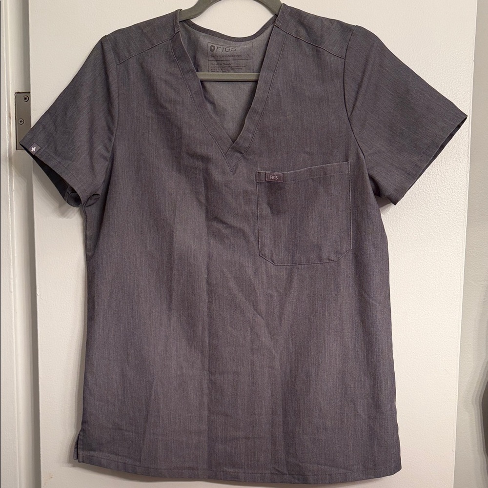 FIGS women’s Catarina scrub top